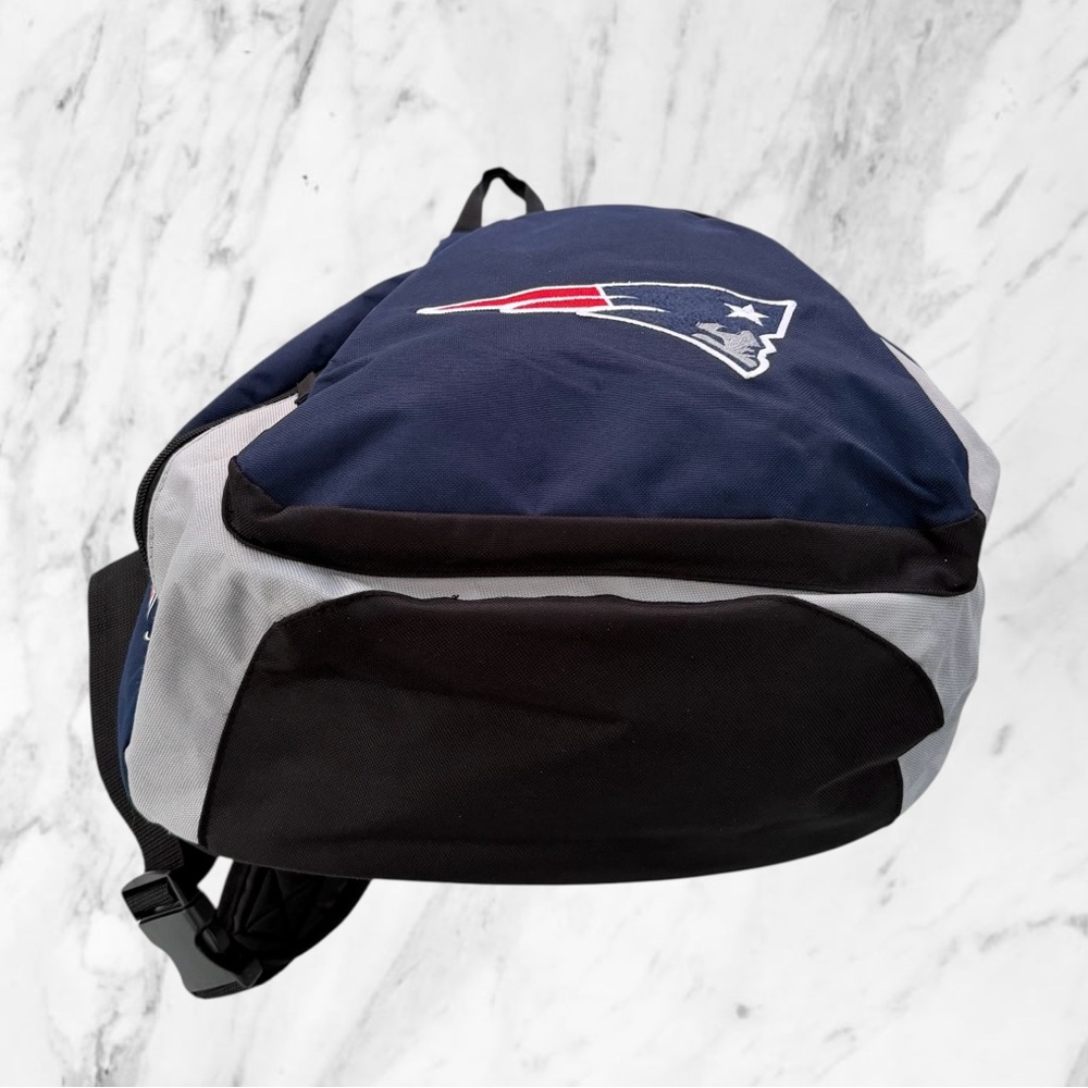 NFL New England Patriots Navy and Gray Leadoff Sling Backpack - Picture 4 of 9